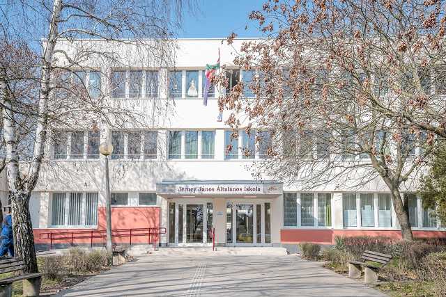 Az egész Jerney iskola napelemről megy ezentúl